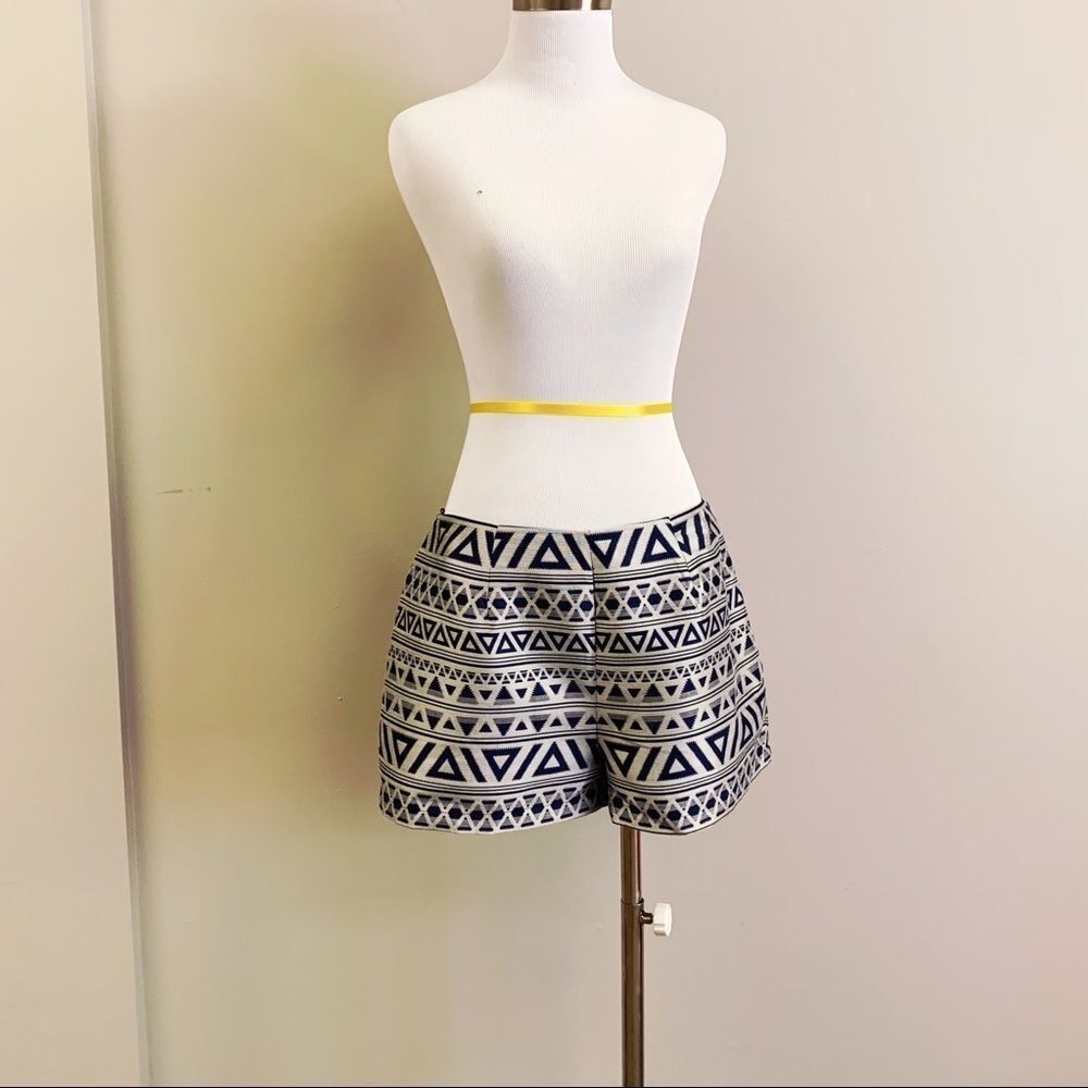 Romeo & Juliet couture patterned shorts NWT - Picture 4 of 4
